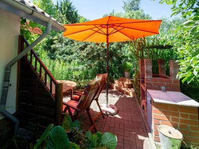 Haus-julchen-ansicht-terasse-grill