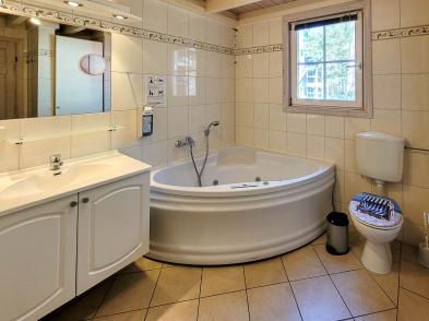 Haus-ostseeblick-274-bad-mit-whirlpool