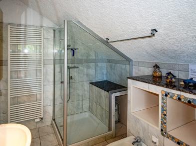 Haus-duenenperle-baabe-bad-mit-dusche