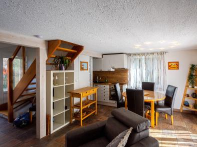 Haus-duenenperle-baabe-essbereich-mit-kueche