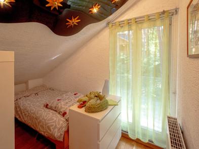 Haus-duenenperle-baabe-schlafbereich-auf-galerie