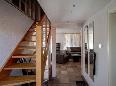 Haus-duenenperle-baabe-treppenaufgang-flur-eingang